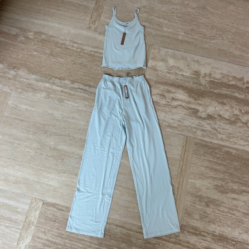 SKIMS Light Blue Tank Top and Lounge Pants Set
Wore once no tags